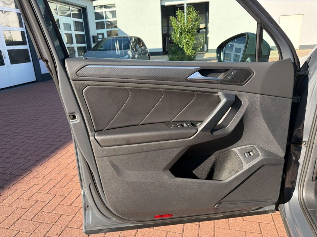 Tiguan R-Line 1,5 TSI DSG AHK Kamera IQ-Light