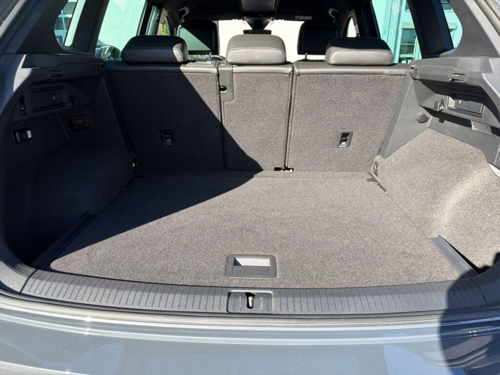 Tiguan R-Line 1,5 TSI DSG AHK Kamera IQ-Light