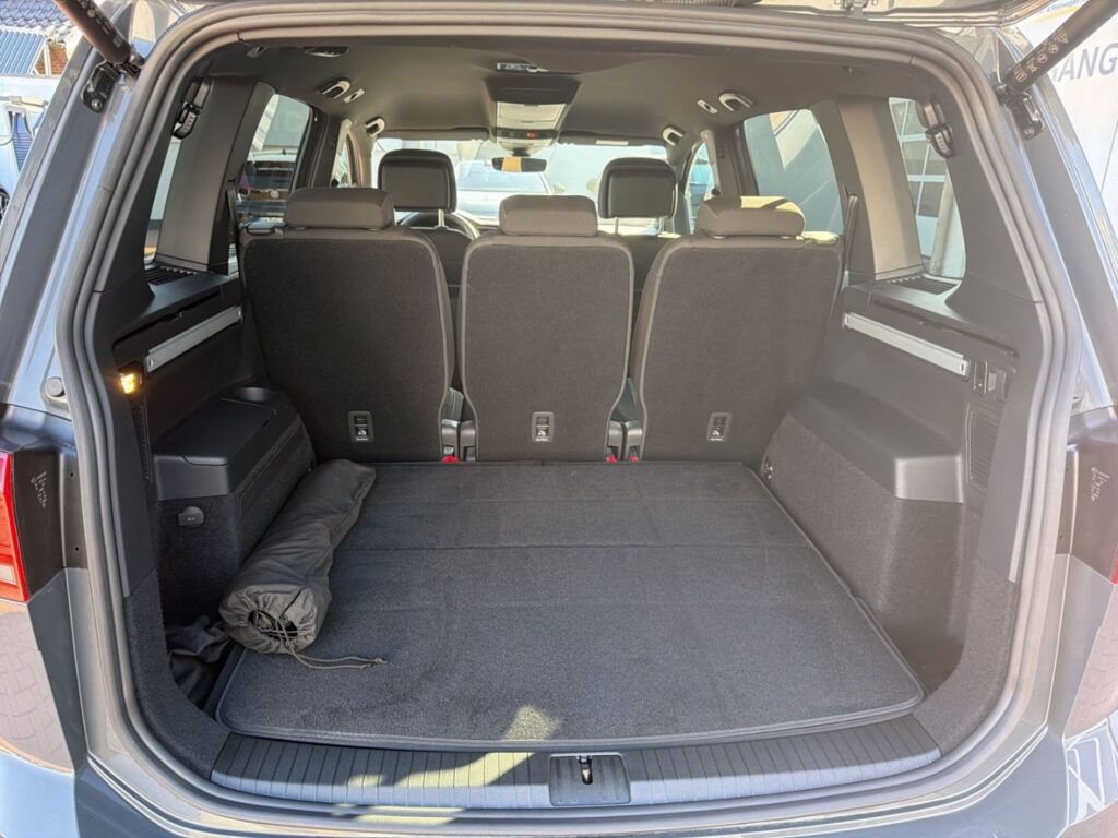 Touran Highline R-Line 1.5 TSI DSG Black-Style A