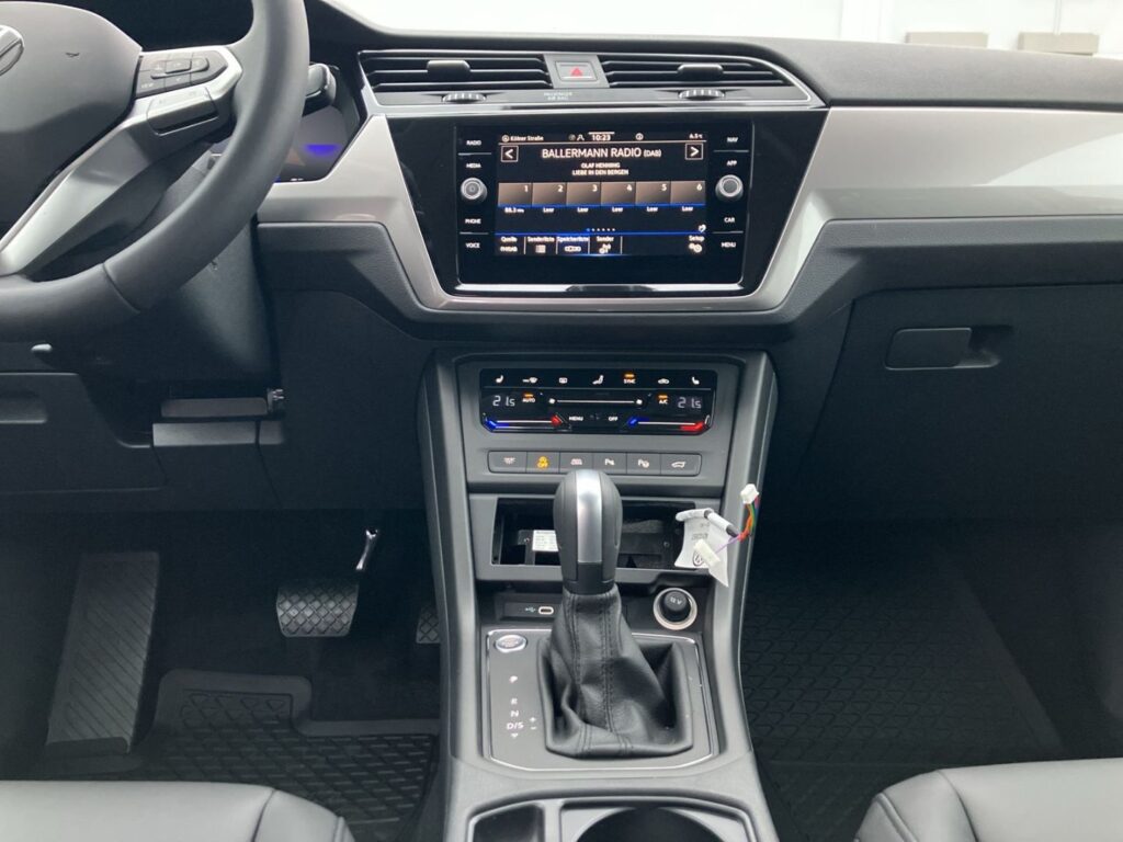 Touran TAXI / MIETWAGEN  schwarz metallic 2.0 TD