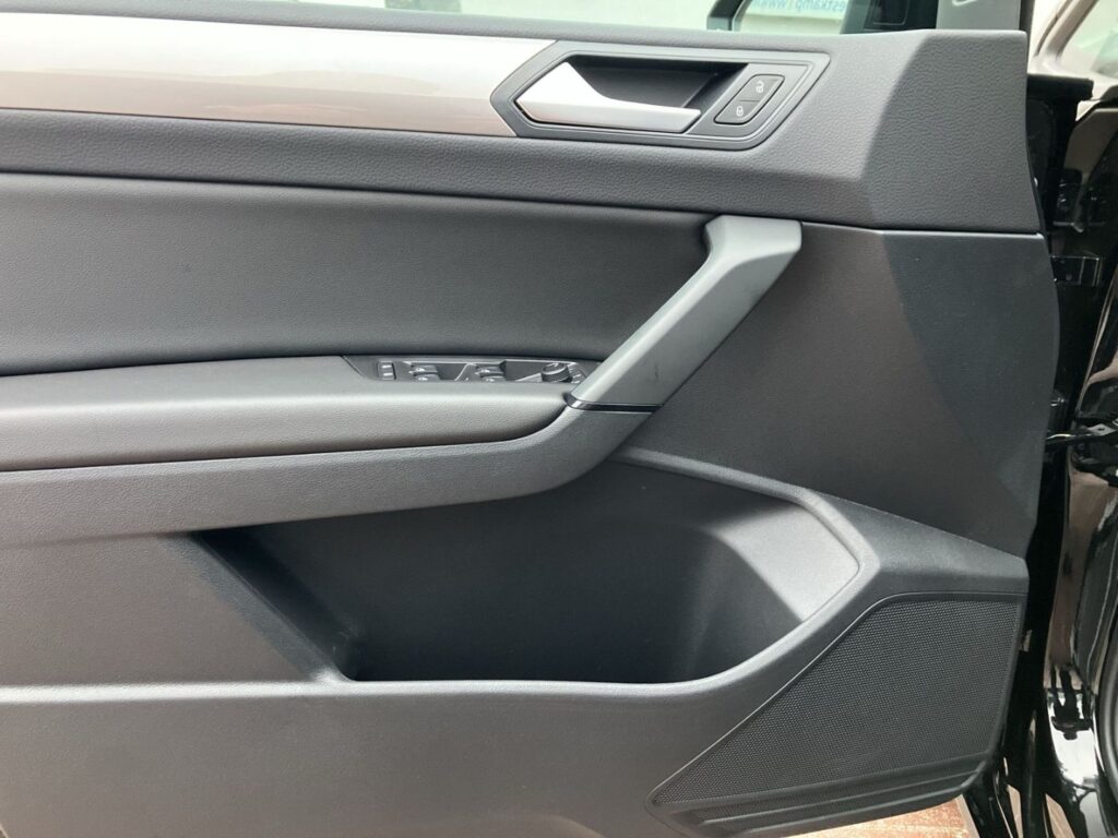 Touran TAXI / MIETWAGEN  schwarz metallic 2.0 TD