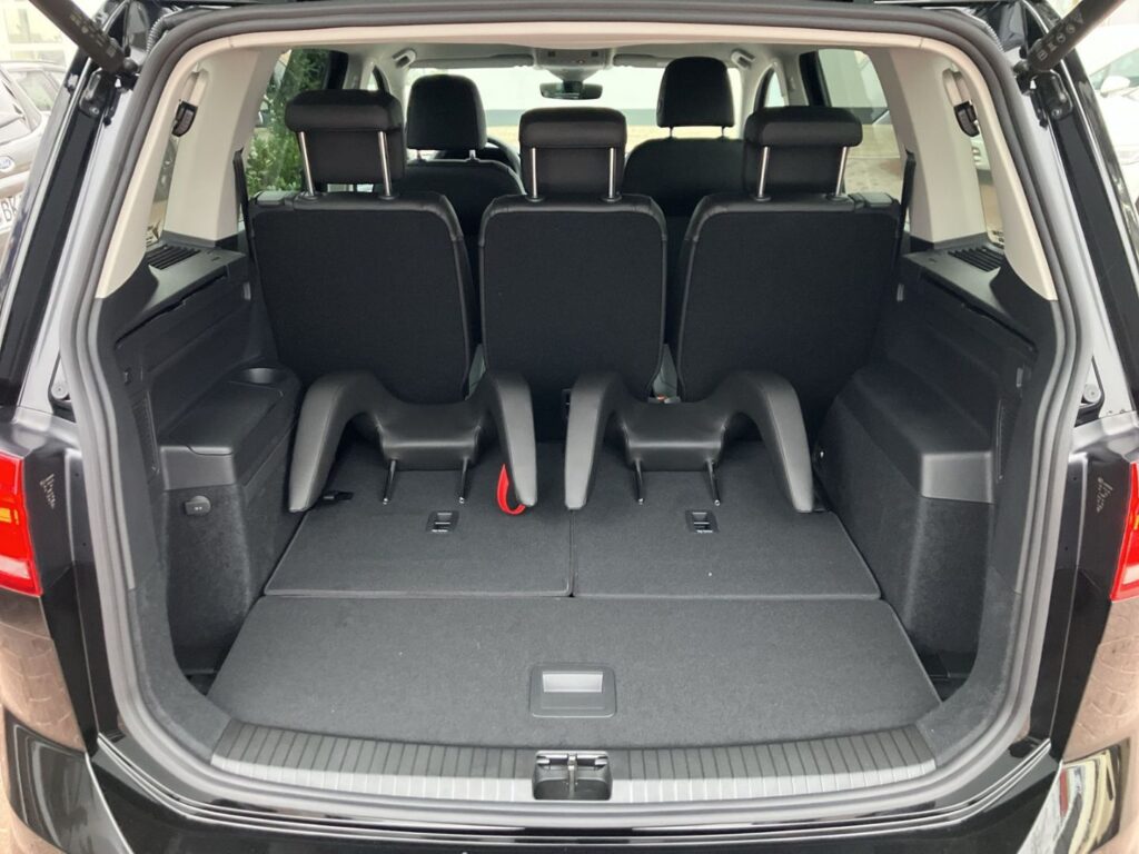 Touran TAXI / MIETWAGEN  schwarz metallic 2.0 TD