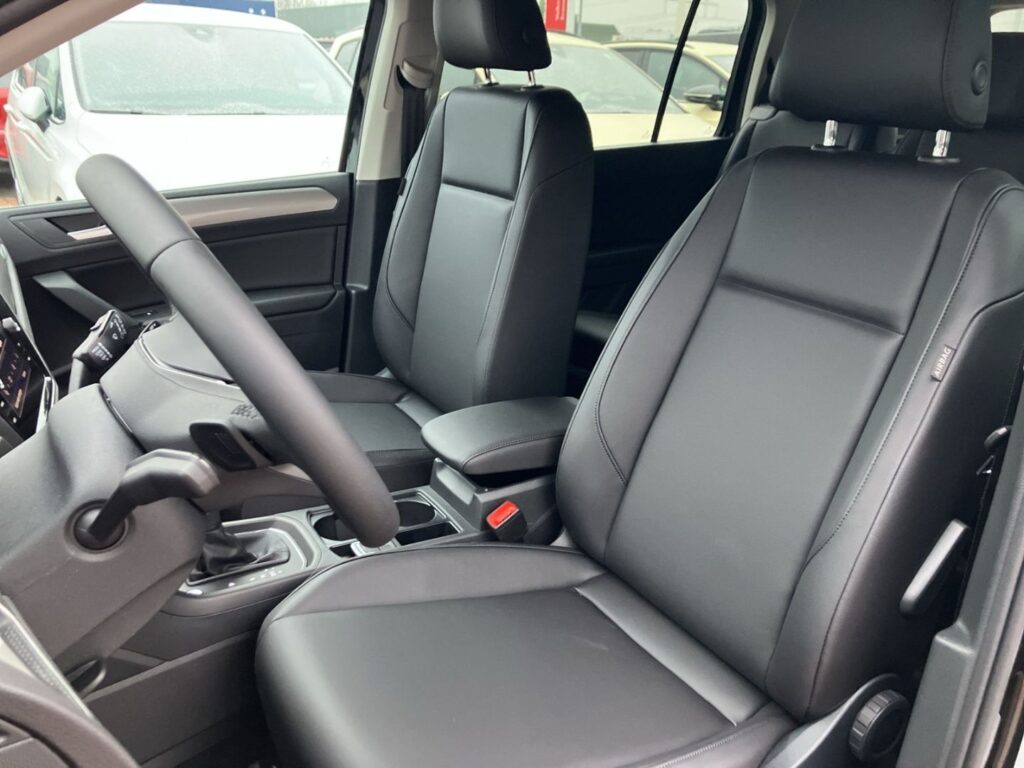 Touran TAXI / MIETWAGEN  schwarz metallic 2.0 TD