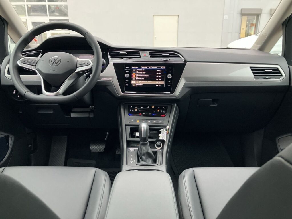 Touran TAXI / MIETWAGEN  schwarz metallic 2.0 TD