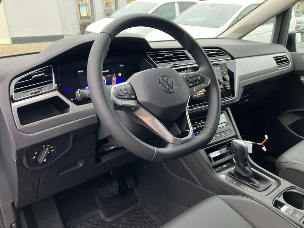 Touran TAXI / MIETWAGEN  schwarz metallic 2.0 TD