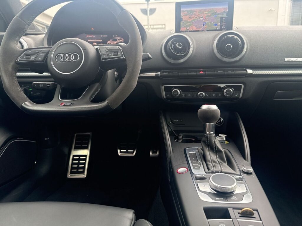 RS3 quattro Sportback 2.5 TFSI 280 KM/H RS-Abgas