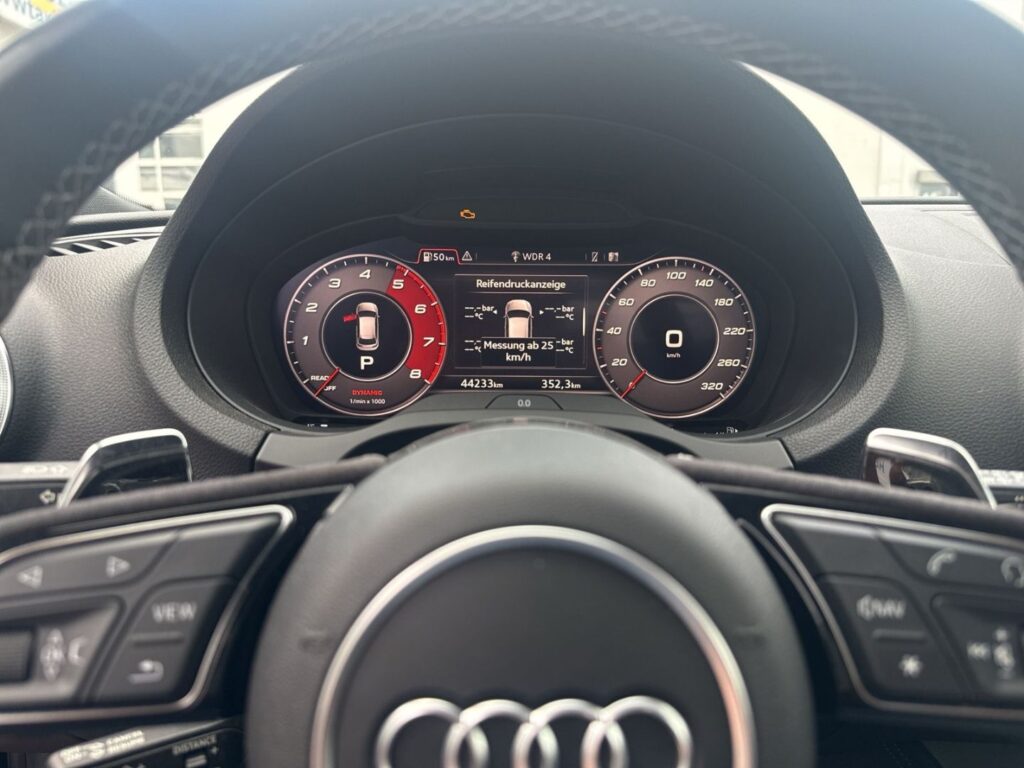 RS3 quattro Sportback 2.5 TFSI 280 KM/H RS-Abgas