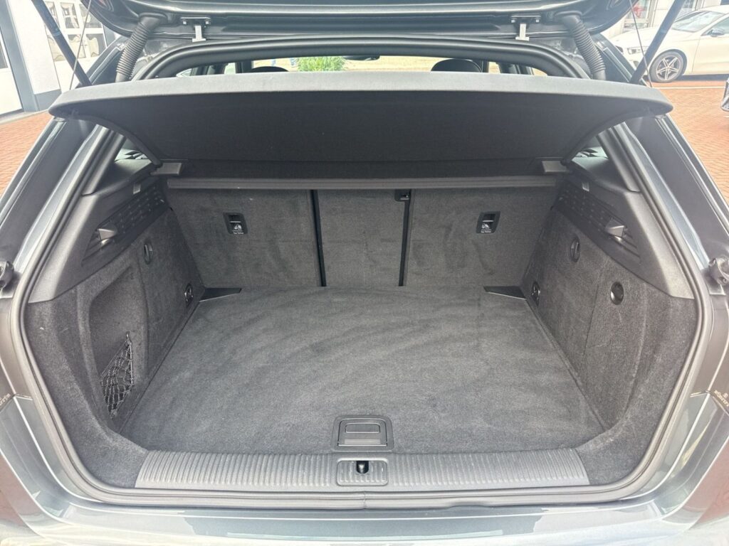RS3 quattro Sportback 2.5 TFSI 280 KM/H RS-Abgas