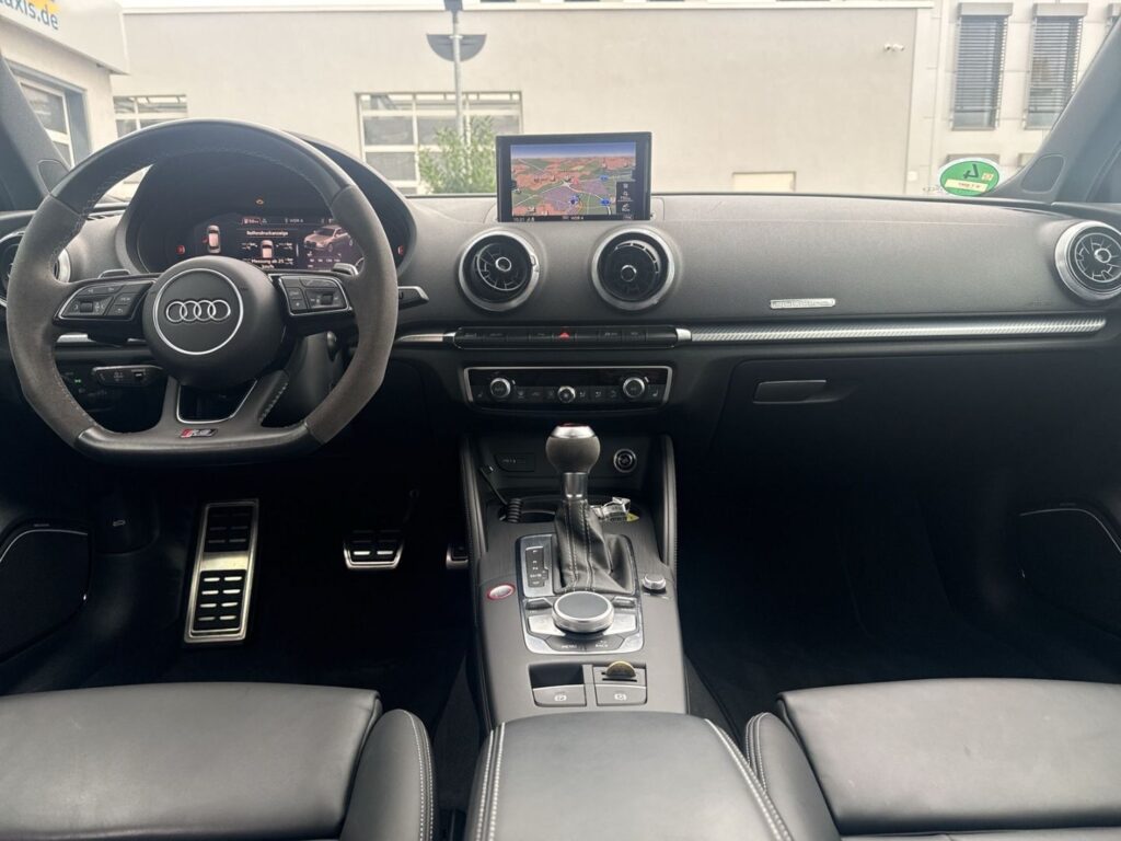 RS3 quattro Sportback 2.5 TFSI 280 KM/H RS-Abgas