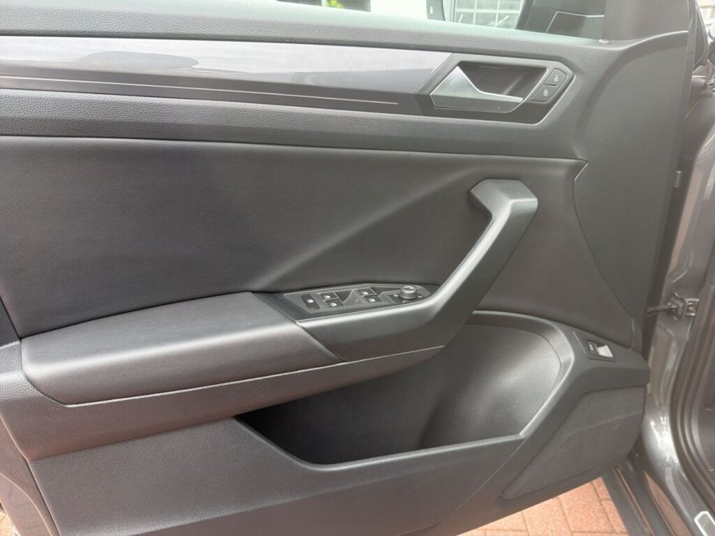 T-Roc Sport 1.5 TSI DSG R-Line Sportpaket AHK