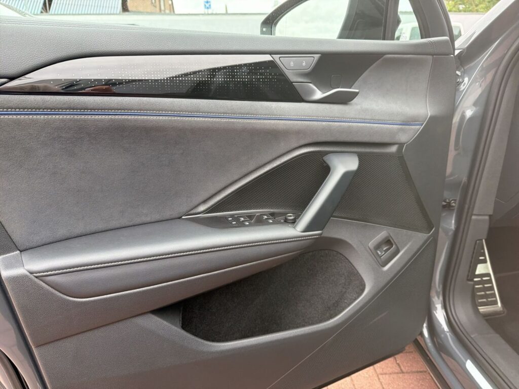 Tayron R-Line 2,0 TSI 4MOTION DSG Black-Style AH