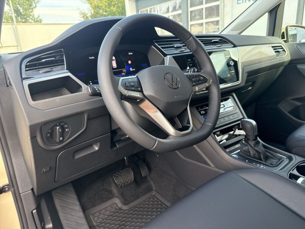 Touran TAXI / MIETWAGEN hellelfenbein 2.0 TDI