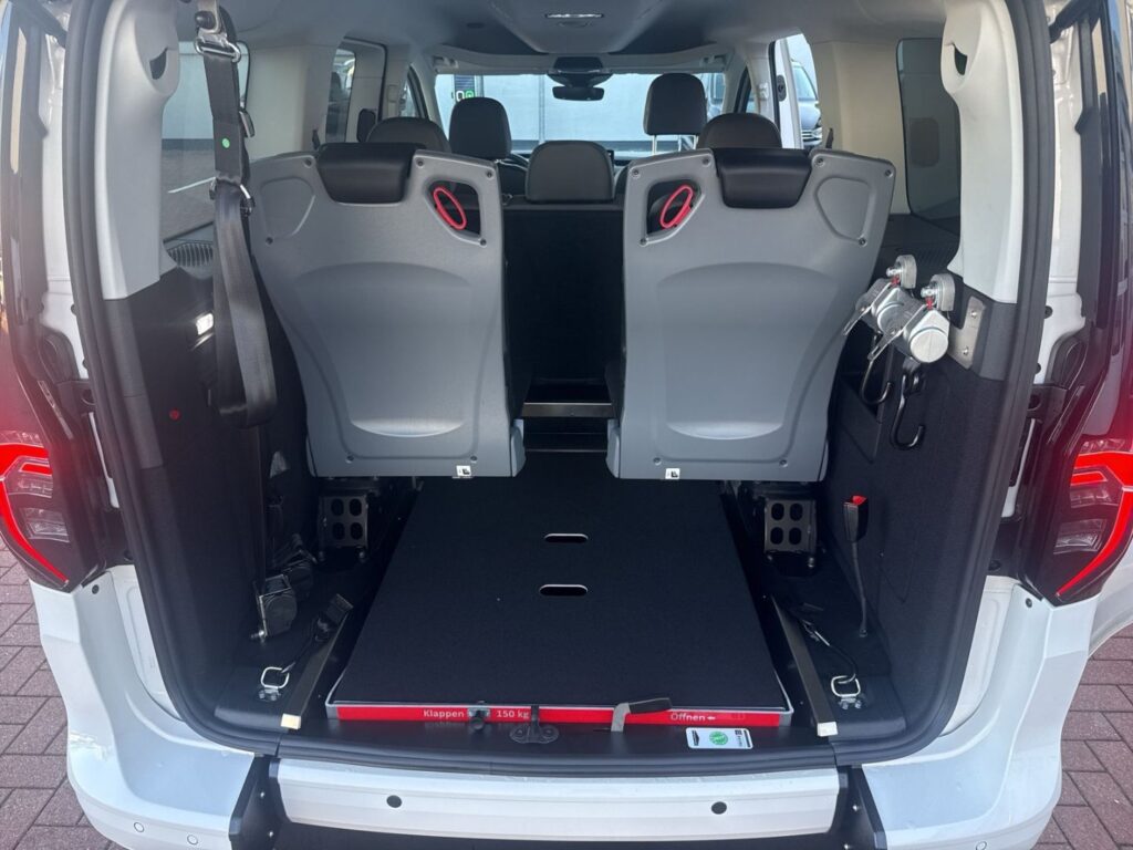 Caddy Maxi ''LIFE'' MIT ROLLSTUHLUMBAU & DREHSIT