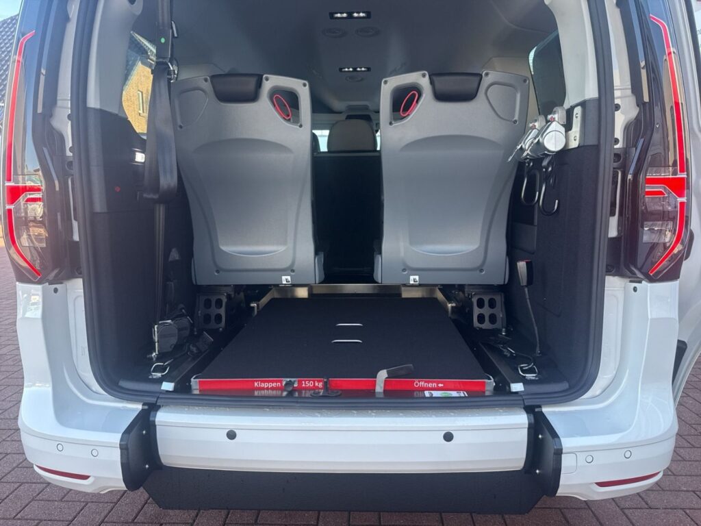 Caddy Maxi ''LIFE'' MIT ROLLSTUHLUMBAU & DREHSIT