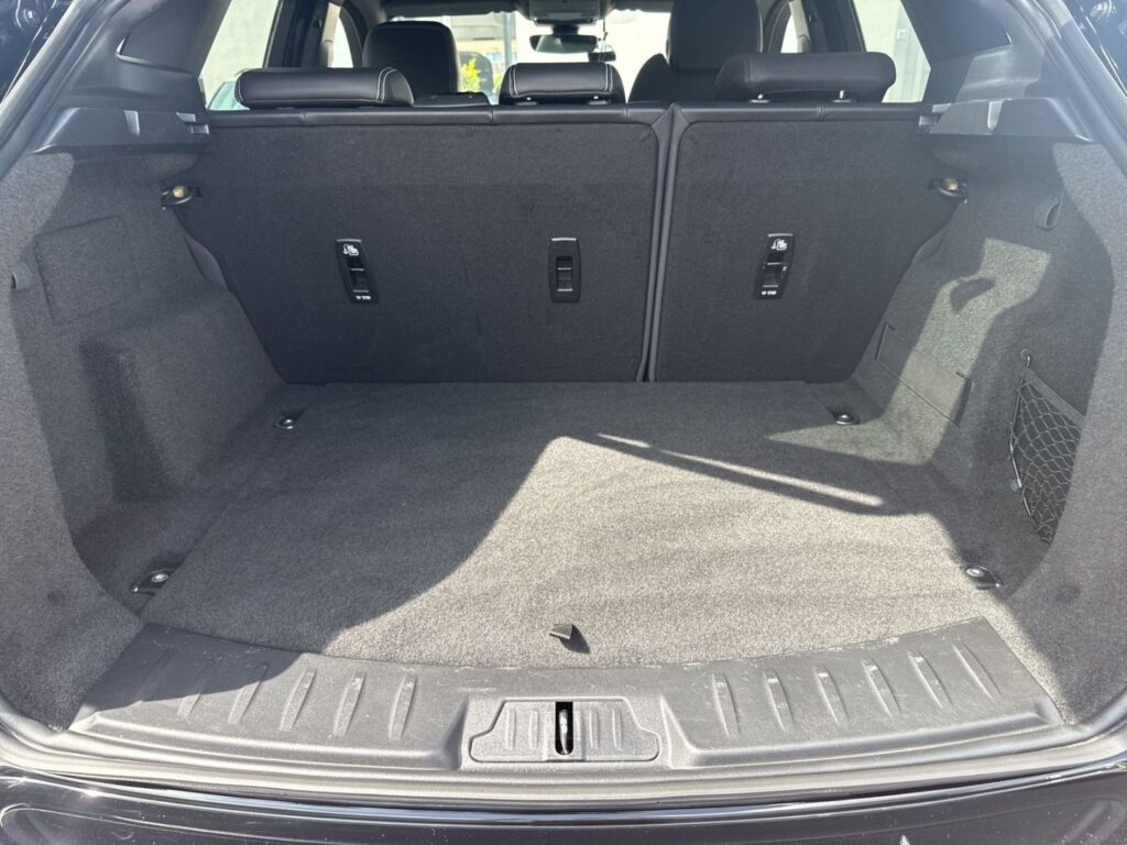 E-Pace P200 R-Dynamic SE AWD Leder Navi-Pro Led