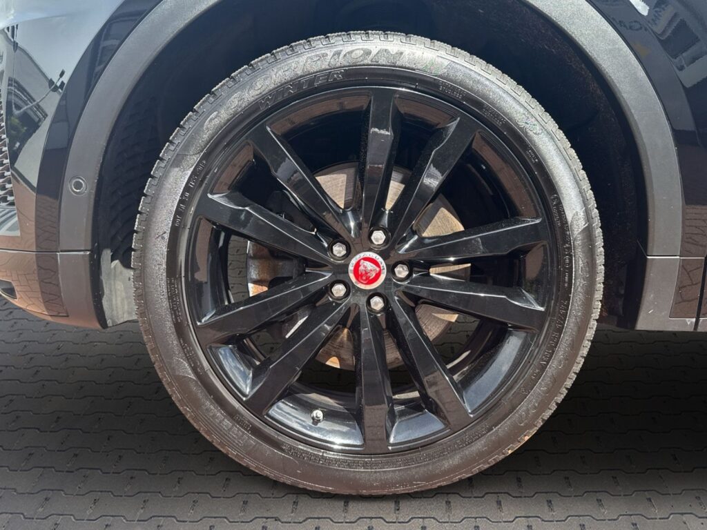 E-Pace P200 R-Dynamic SE AWD Leder Navi-Pro Led