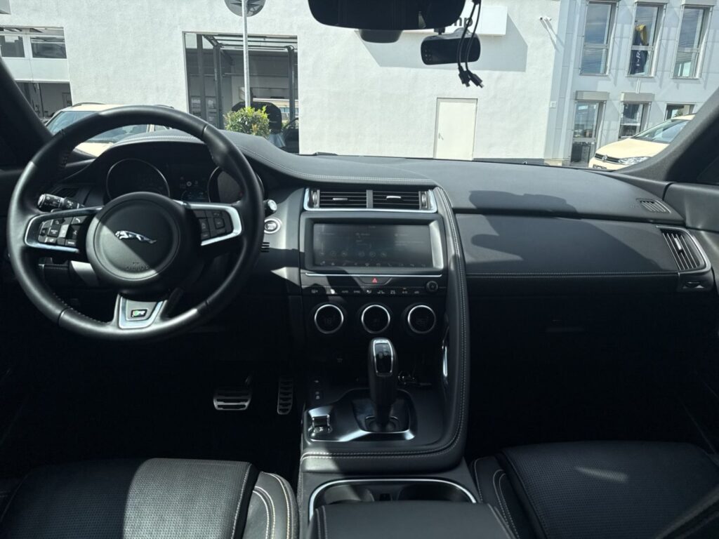 E-Pace P200 R-Dynamic SE AWD Leder Navi-Pro Led