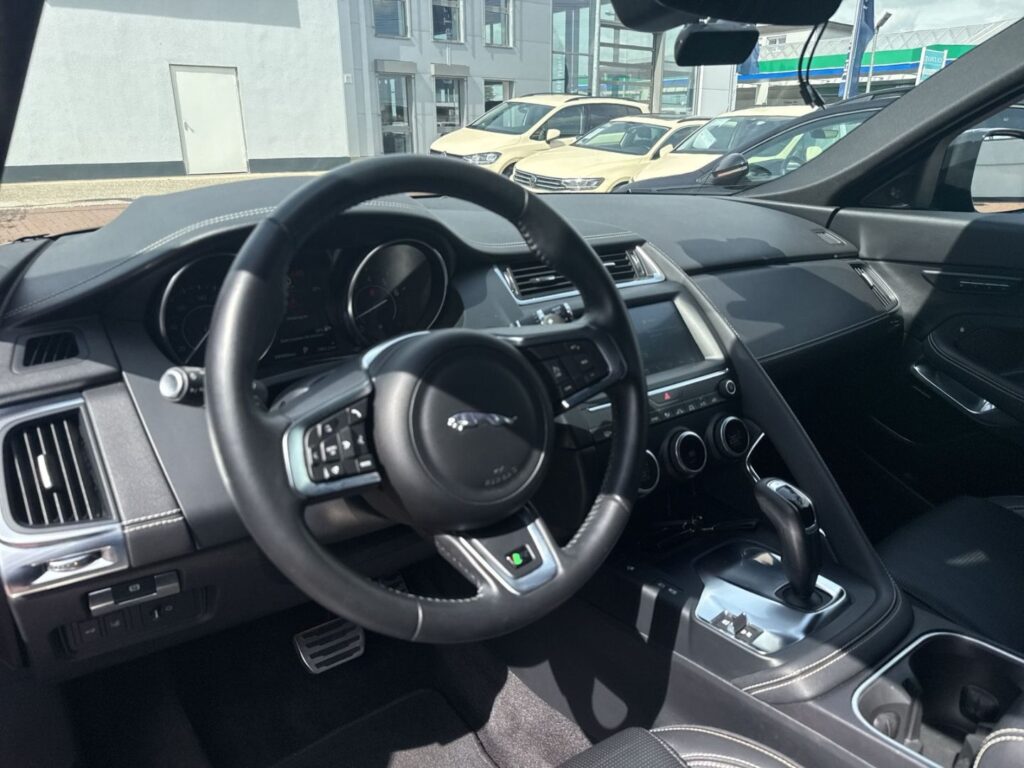 E-Pace P200 R-Dynamic SE AWD Leder Navi-Pro Led