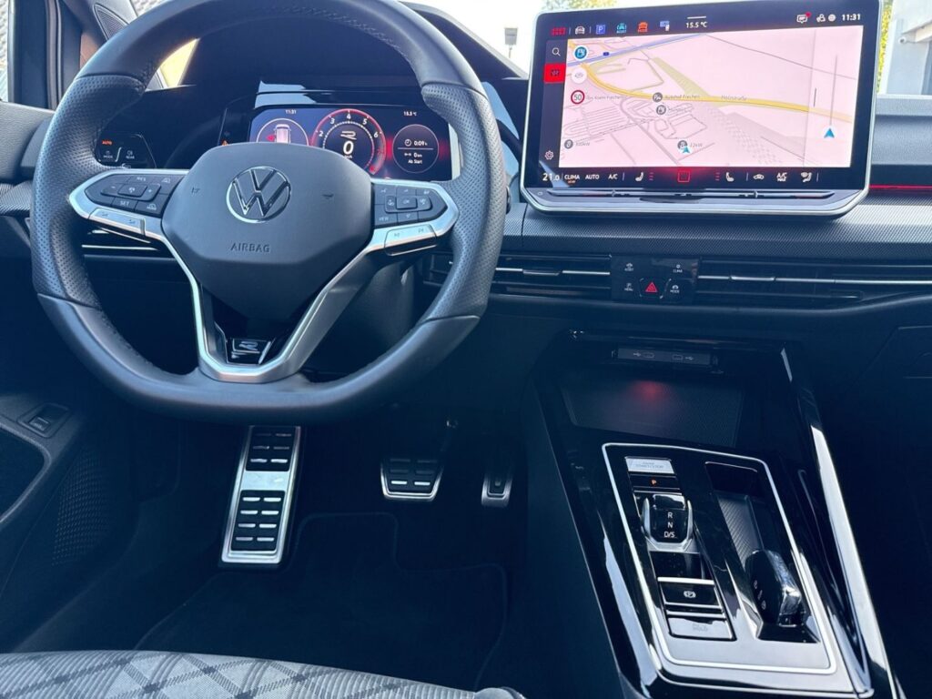 Golf R-Line 1,5 l eTSI DSG Black-Style AHK IQ-Li