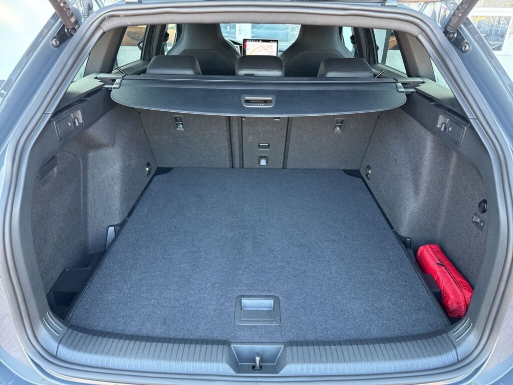 Golf R-Line 1,5 l eTSI DSG Black-Style AHK IQ-Li