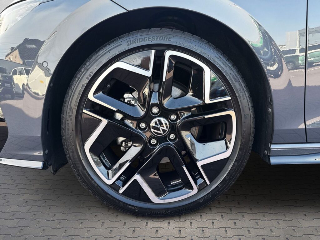 Golf R-Line 1,5 l eTSI DSG Black-Style AHK IQ-Li