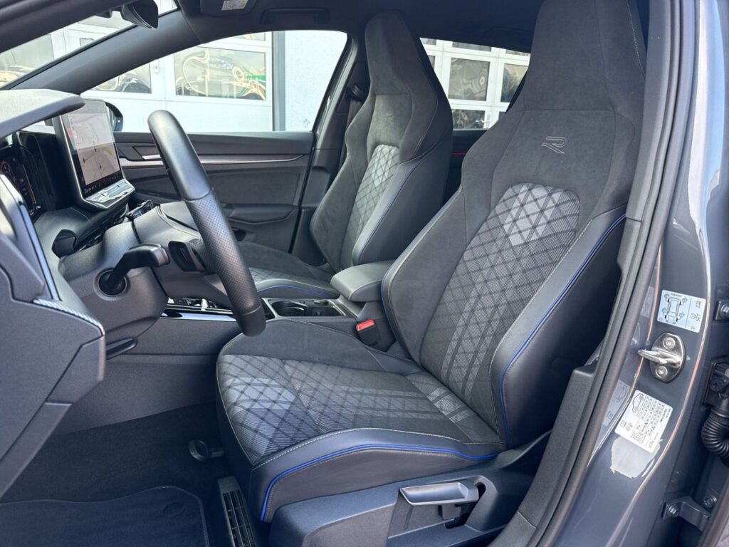 Golf R-Line 1,5 l eTSI DSG Black-Style AHK IQ-Li