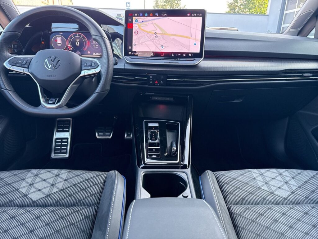 Golf R-Line 1,5 l eTSI DSG Black-Style AHK IQ-Li