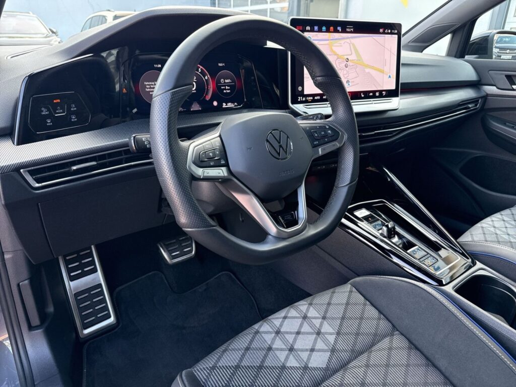 Golf R-Line 1,5 l eTSI DSG Black-Style AHK IQ-Li